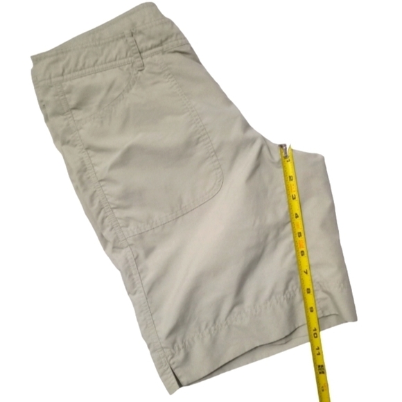 The North Face Nylon rolled cuff leg Button Zip shorts Size 10 - Picture 6 of 8